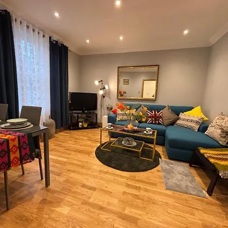Charming 3Bd Home In West London